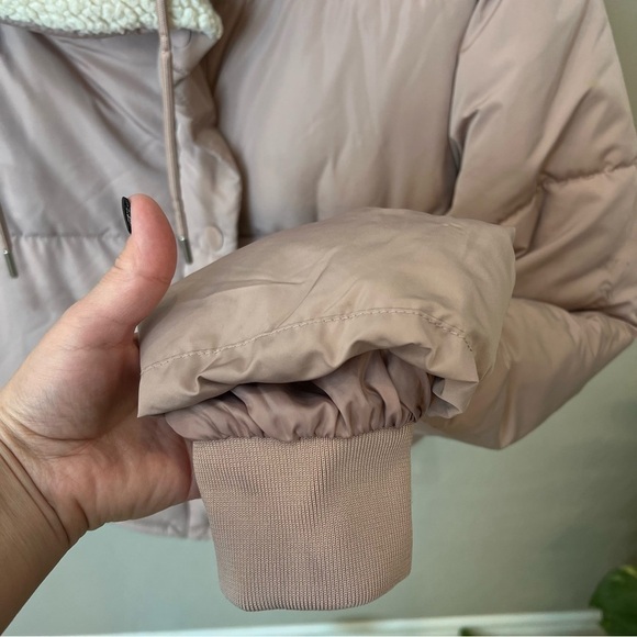 HOT DEAL! BDG sherpa lining puffer jacket, blush pink, cropped, size S - Picture 11 of 17